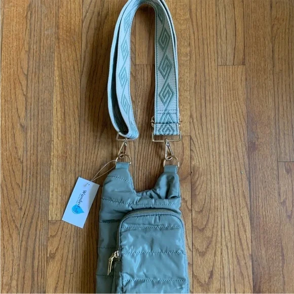 Wanderfull Quilted Sage Crossbody Convertible Hydrobag Waterbottle Purse NWT - Picture 8 of 16